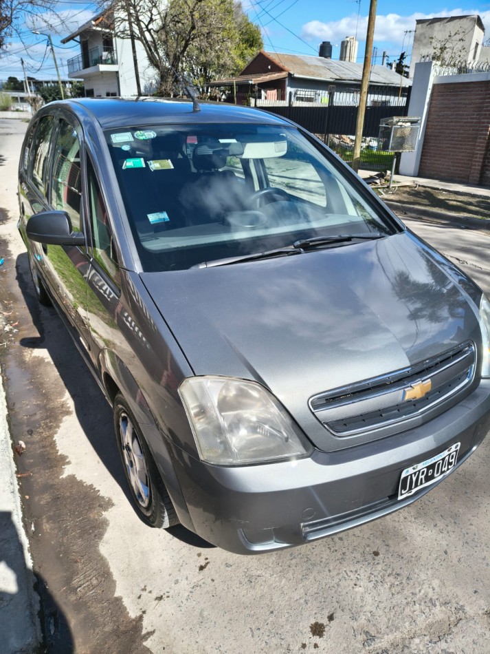 VENDO MERIVA 2011 C/ GNC 