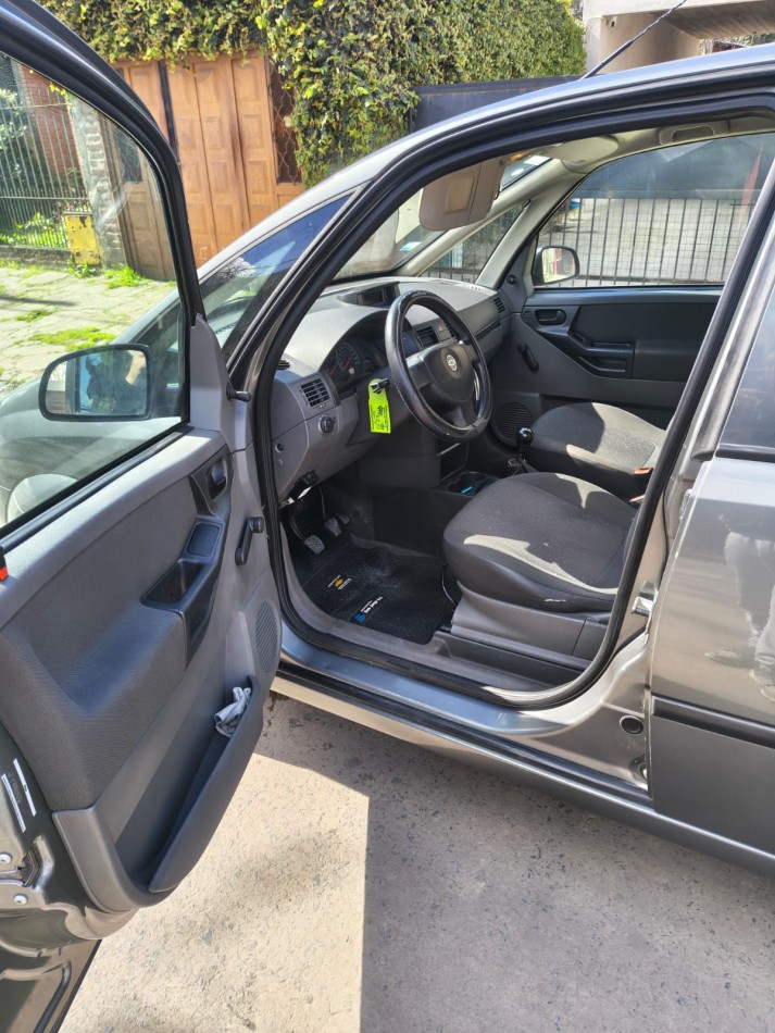 VENDO MERIVA 2011 C/ GNC 